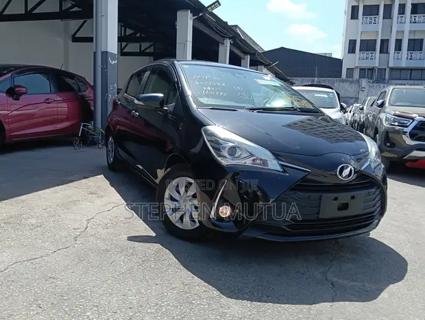 Toyota Vitz 1.3 FWD 5dr 2019 Black - 1