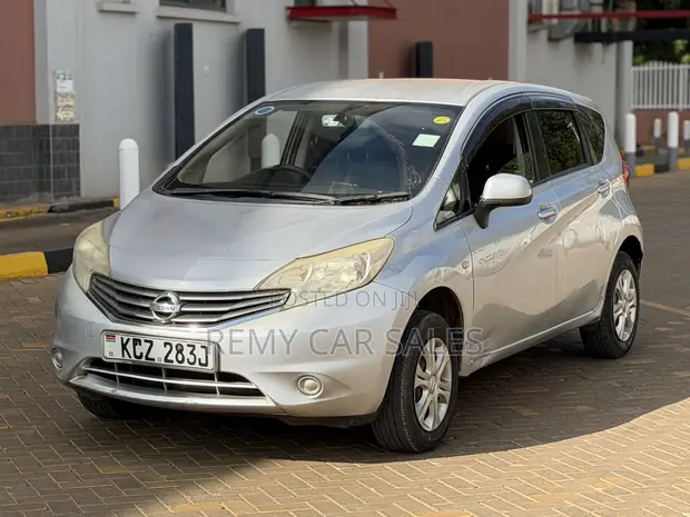 Nissan Note 2012 Silver - 1