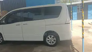 Nissan Serena 2012 Nyeupe
