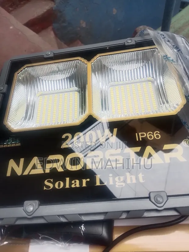 200W Solar Flood Light - 1