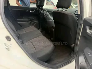Honda Fit 2019 Nyeupe ya Lulu