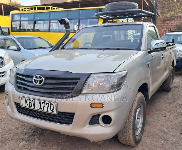 Toyota Hilux 2013 Double Cab Pickup - 1