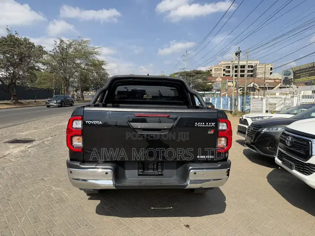Toyota Hilux Revo Double Cab Diesel 2.4 AWD 2022 Black - 1
