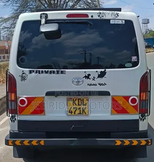 Toyota HiAce 7L Tour Van 2015