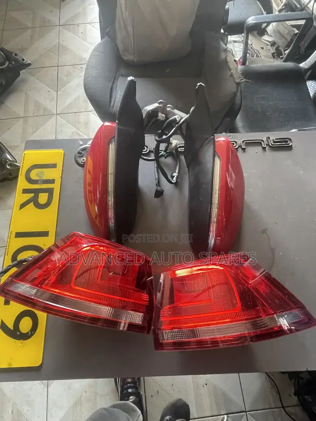 VW Golf 7 Side Mirrors (Used) - 1