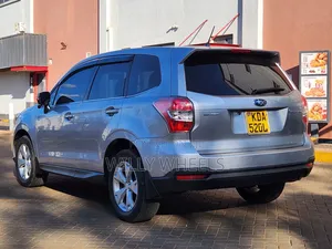 Subaru Forester 2013 Nyeupe
