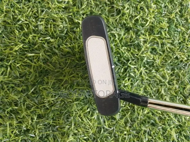 Odyssey Ai Smoke Rossie Putter 34" with Cover - 1