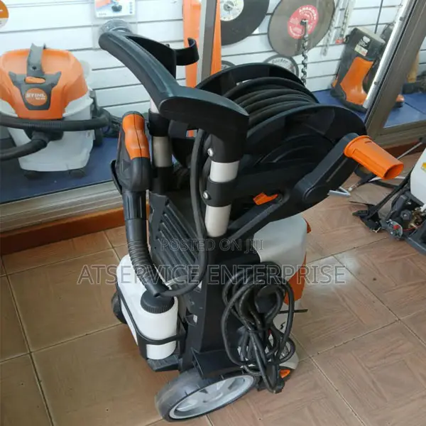 Heavy-Duty Commercial STIHL RE 272 PLUS Cleaning Machine - 1