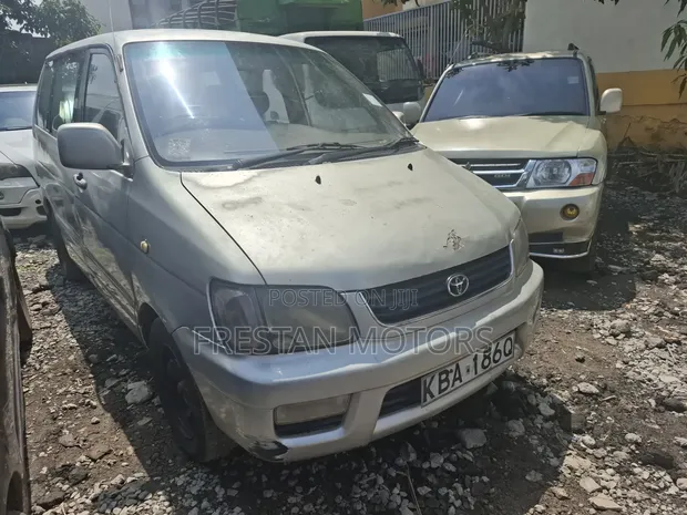 Toyota Noah 2001 Silver - 1