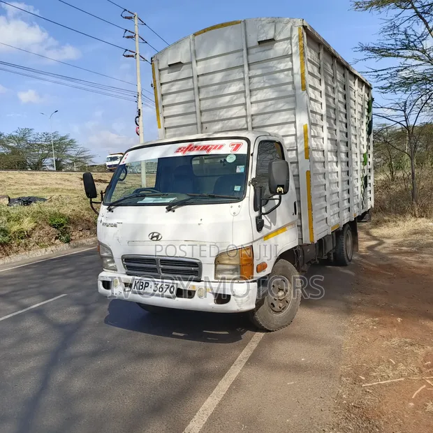 Hyundai HD35 Box Truck - 1