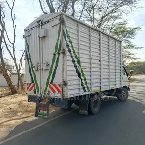 Hyundai HD35 Box Truck