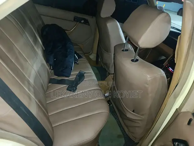Mercedes-Benz E200 1987 Beige - 1