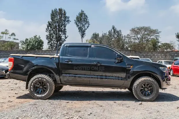 Ford Ranger 2015 Nyeusi Double Cab - 1