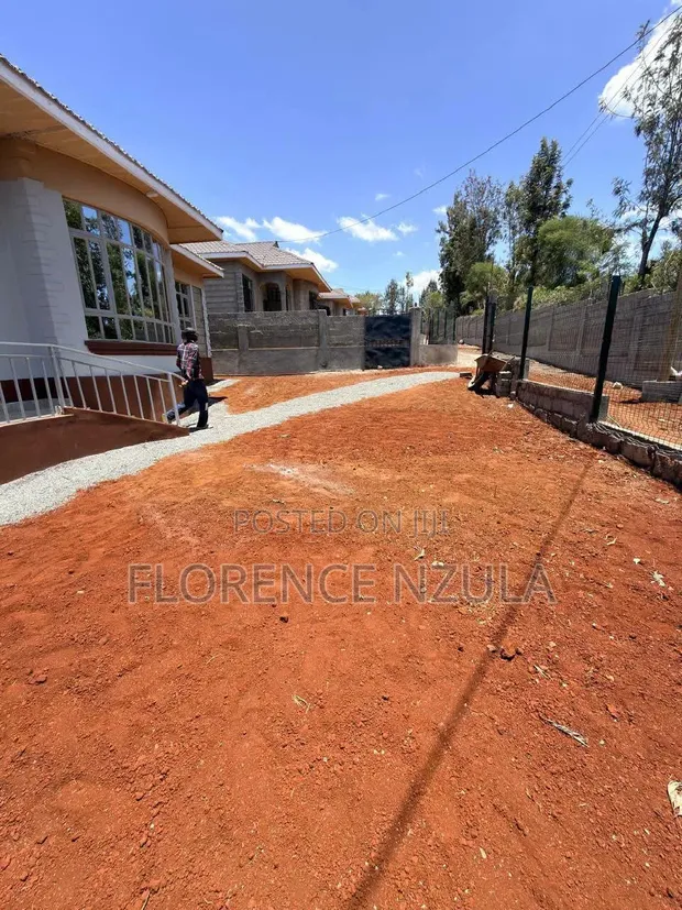 4-Bedroom Bungalow for Sale in Matasia, Merisho - 1