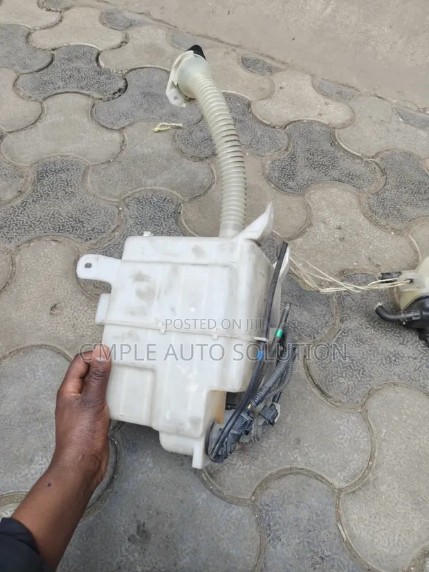 Chupa ya Washer ya Toyota Harrier 240 - Imetumika - 1