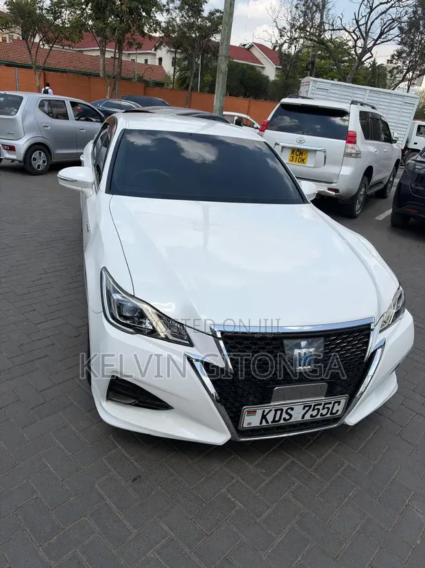 Toyota Crown Hybrid 2018 Nyeupe - 1