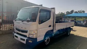 Lori la Mitsubishi Canter Chassis Refu 2017 Nyeupe