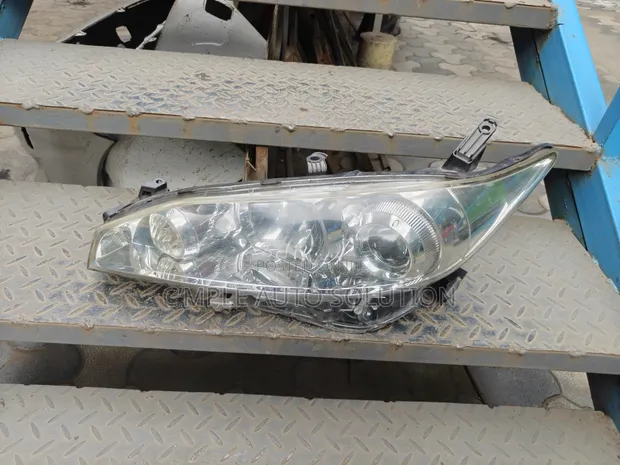 Toyota Wish 2010 Headlight (Non-Xenon) - 1