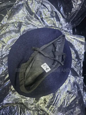 Kofia ya Beret Nyeusi