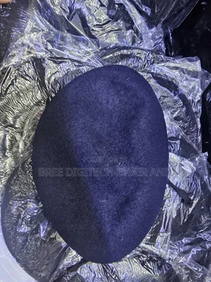 Kofia ya Beret Nyeusi