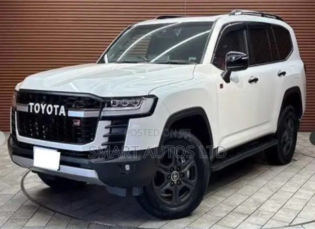 Toyota Land Cruiser LC300 2023 - Off White - 1
