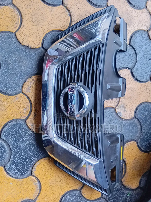 Grili ya Mbele ya Nissan X-Trail NT32 - 1