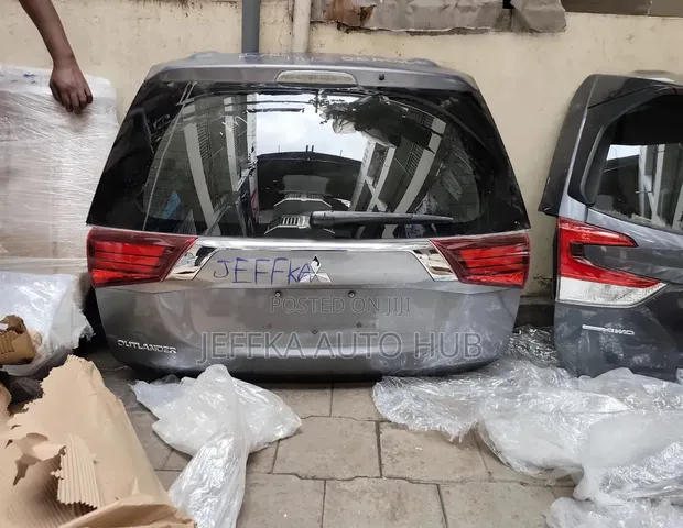 Boot ya Mitsubishi Outlander 2018 - 1