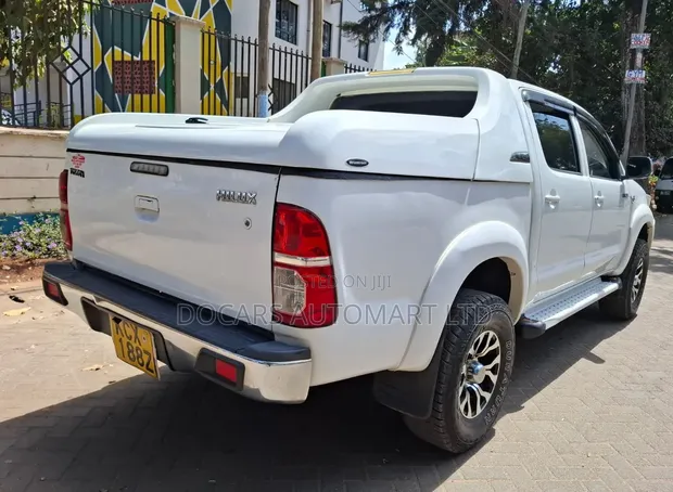 Toyota Hilux Double Cabin 2015 - 1