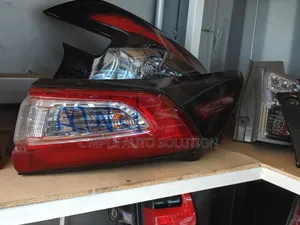 Taa ya Nyuma ya Toyota Harrier 2018 (Nyekundu)