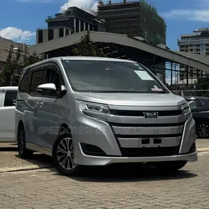 Toyota Noah 2020 Nyeupe