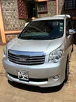 Toyota Noah 2.0 FWD (8 Seater) 2014 Silver - 1