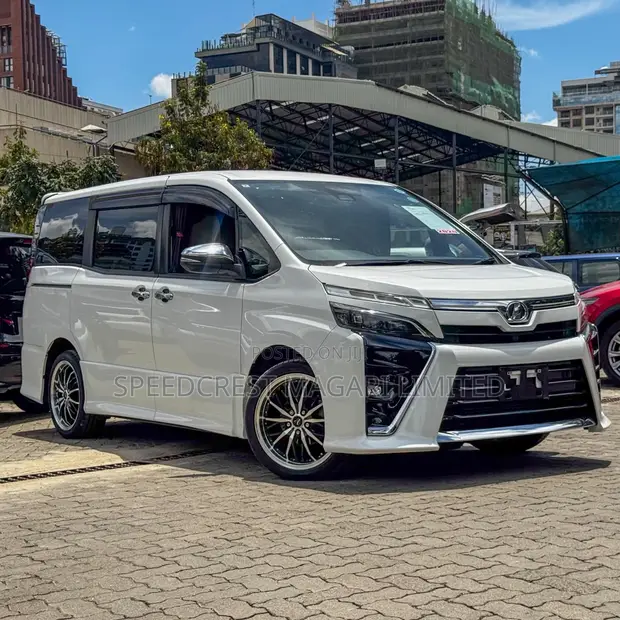 Toyota Voxy 2020 White - 1