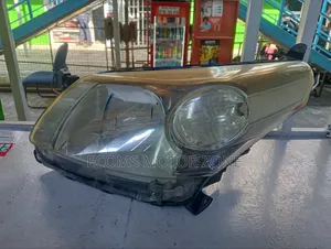 Mataa ya Toyota IST 2015 Yasiyo Xenon (Yatumika)