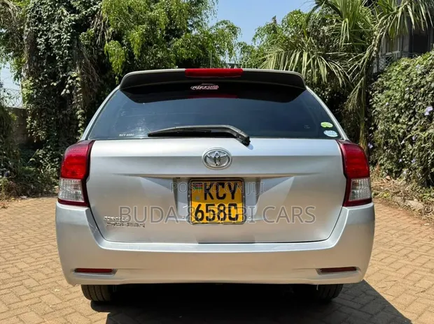 Toyota Corolla Fielder 2012 Nyeusi - 1