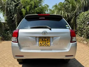 Toyota Corolla Fielder 2012 Nyeusi