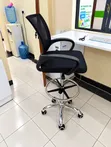 Kiti cha Ofisi cha Juu Kinachoweza Kurekebishwa chenye Msaada wa Miguu - Nyeusi - 1