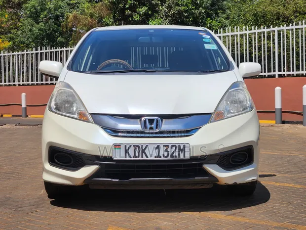 Honda Fit Shuttle 1.5 G 2WD 2015 White - 1