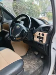 Toyota Noah 2.0 FWD (8 Seater) 2014 White - 2