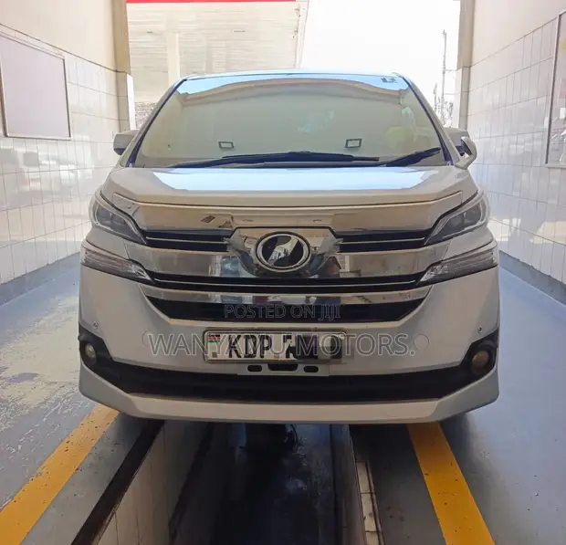Toyota Vellfire 2016 Silver - 1