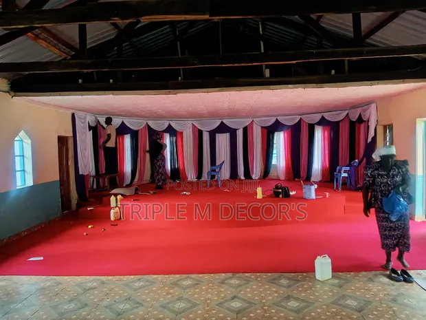 Carpeti Nyekundu ya Madhabahu - Rugs za Ukutani na Ufungaji - 1