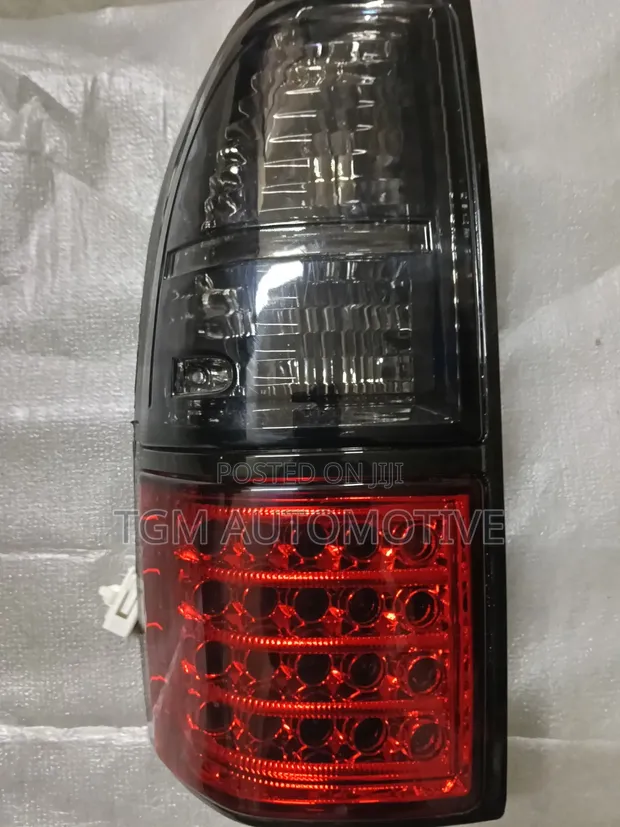 Toyota Land Cruiser FJ90/FJ95 Replacement Tail Lamps - 1