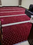 Sakafu ya Kifahari ya Maroon yenye Doti kwa Vyumba vya Mikutano - 1