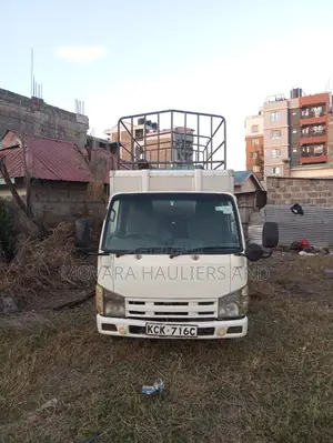 Truk la Canter kwa Huduma za Usafiri wa Ndani