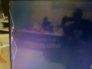 Skyworth TV 70 Inch - Vipuri vya Ndani Vinauzwa (Skrini Imevunjika)