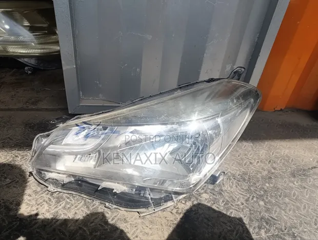 Toyota Vitz Headlight (Ex-Japan) - 1