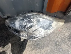 Mwangaza wa Xenon wa Toyota Alphard 2009-2014