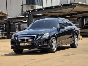 Mercedes-Benz E250 2015 Nyeusi