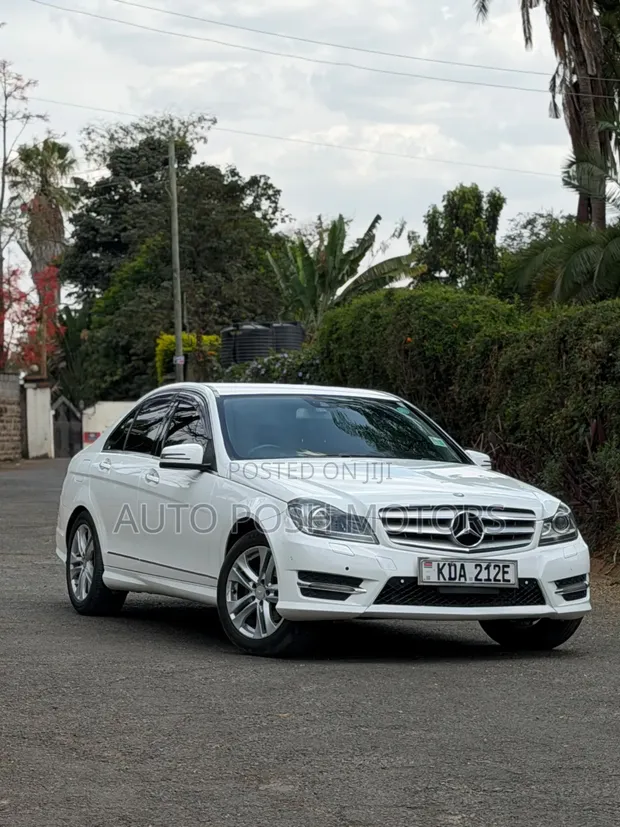 Mercedes-Benz C200 2013 Nyeupe - 1