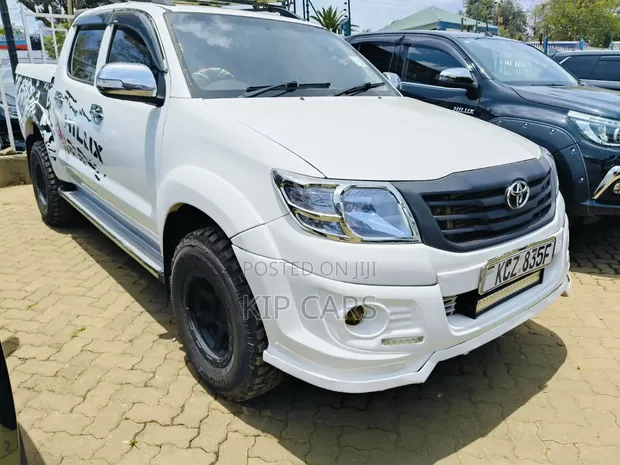 Toyota Hilux 2.5 D-4D 4x4 SRX 2012 Nyeupe - 1
