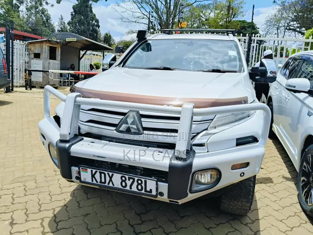 Mitsubishi Pajero Sport 2022 Nyeupe - 1